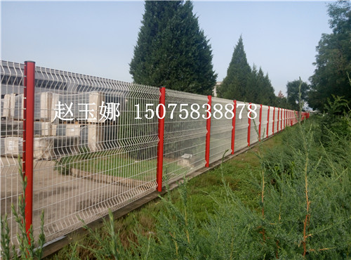 桃型柱護(hù)欄網(wǎng)，熔堅固美觀于一身的護(hù)欄網(wǎng)產(chǎn)品